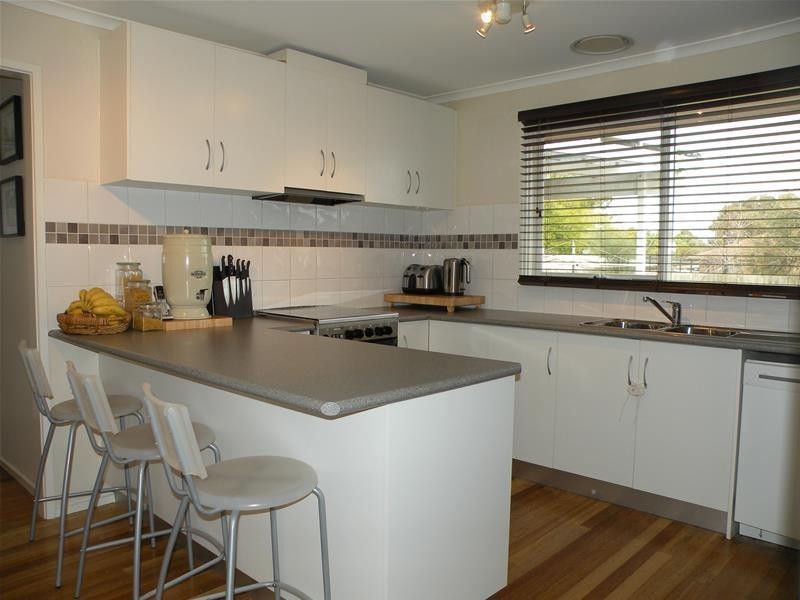 16 Sheeran Crescent, Lara VIC 3212