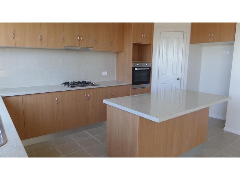 2/12 Forest Road North, Lara VIC 3212