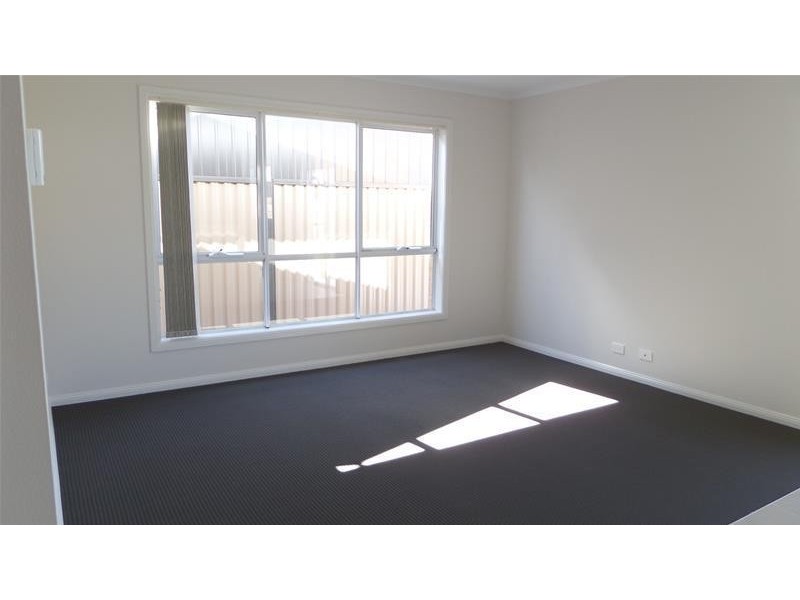 2/12 Forest Road North, Lara VIC 3212