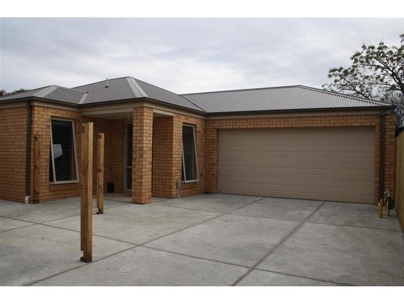 2/103 McClelland Avenue, Lara VIC 3212