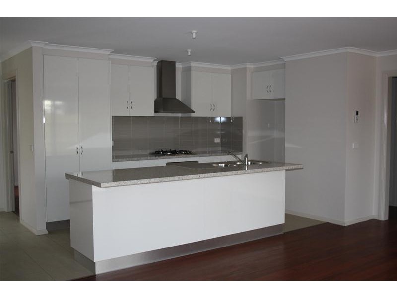 2/103 McClelland Avenue, Lara VIC 3212