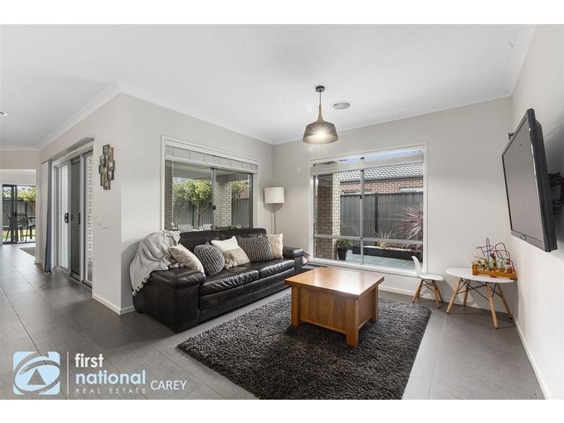 15 Raymond George Place, Lara VIC 3212