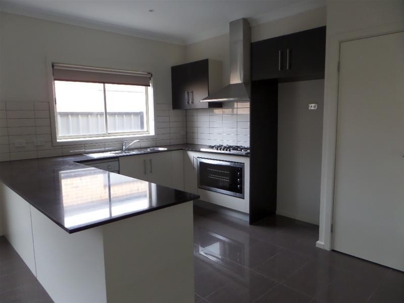 2 Raymond George Place, Lara VIC 3212