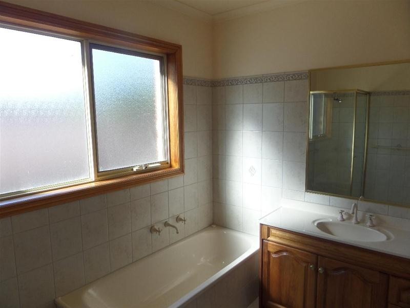 1/79 Cameron Crescent, Lara VIC 3212