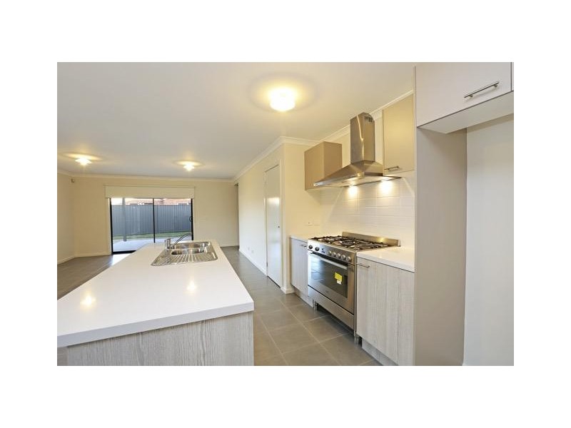 8 Jabiru Court, Lara VIC 3212