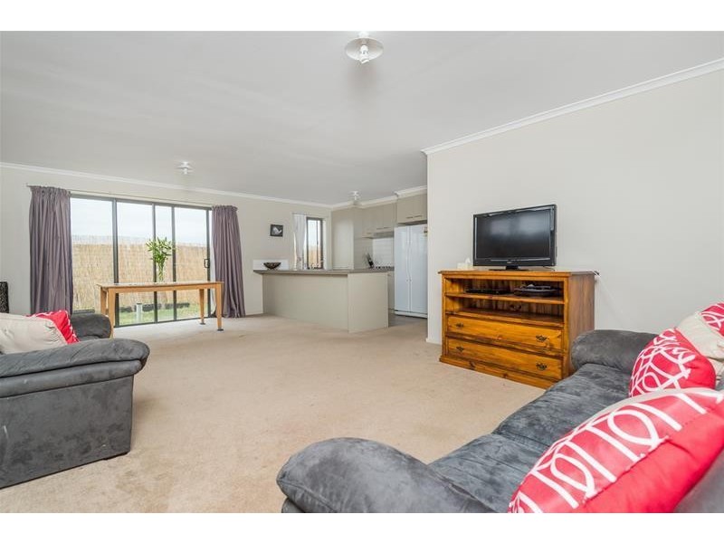 2/74 Fairbairn Drive, Corio VIC 3214