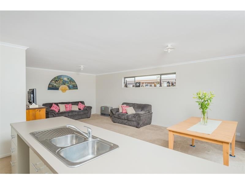 2/74 Fairbairn Drive, Corio VIC 3214