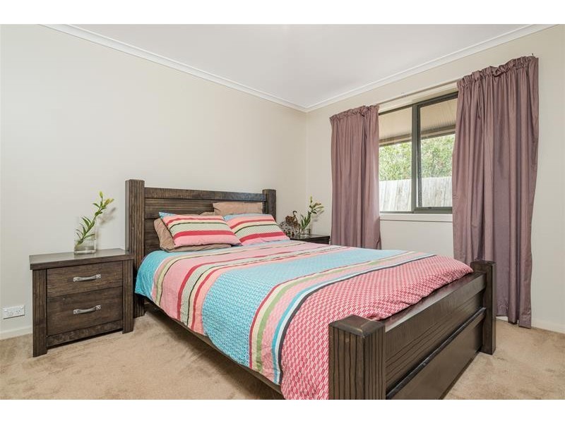 2/74 Fairbairn Drive, Corio VIC 3214