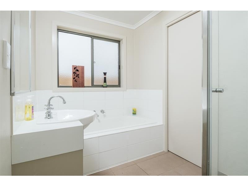 2/74 Fairbairn Drive, Corio VIC 3214