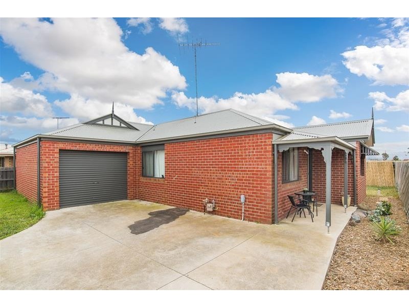 2/74 Fairbairn Drive, Corio VIC 3214