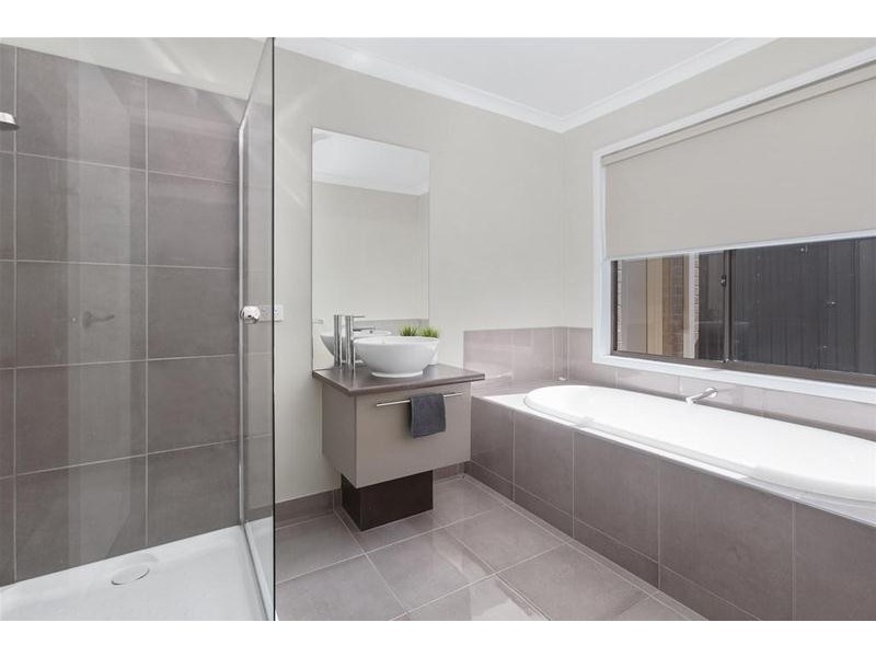 16  Barnong Way, Lara VIC 3212