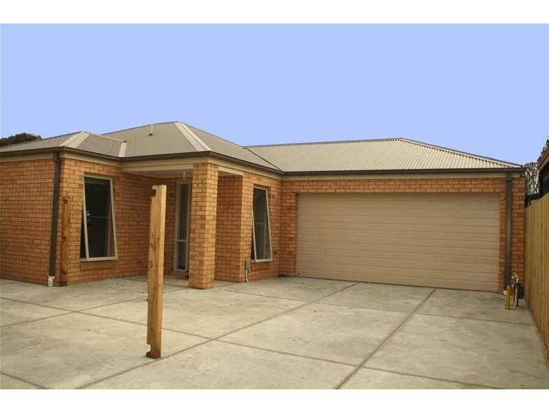 2/103 McClelland Avenue, Lara VIC 3212