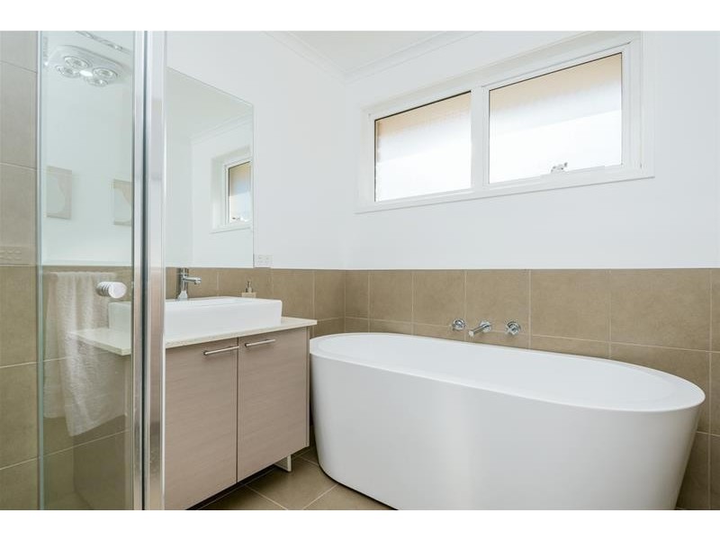 10 Henderson Drive, Lara VIC 3212