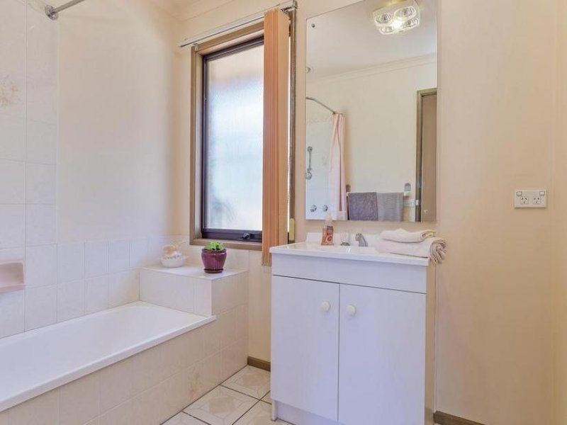 1 Kantara Crescent, Lara VIC 3212