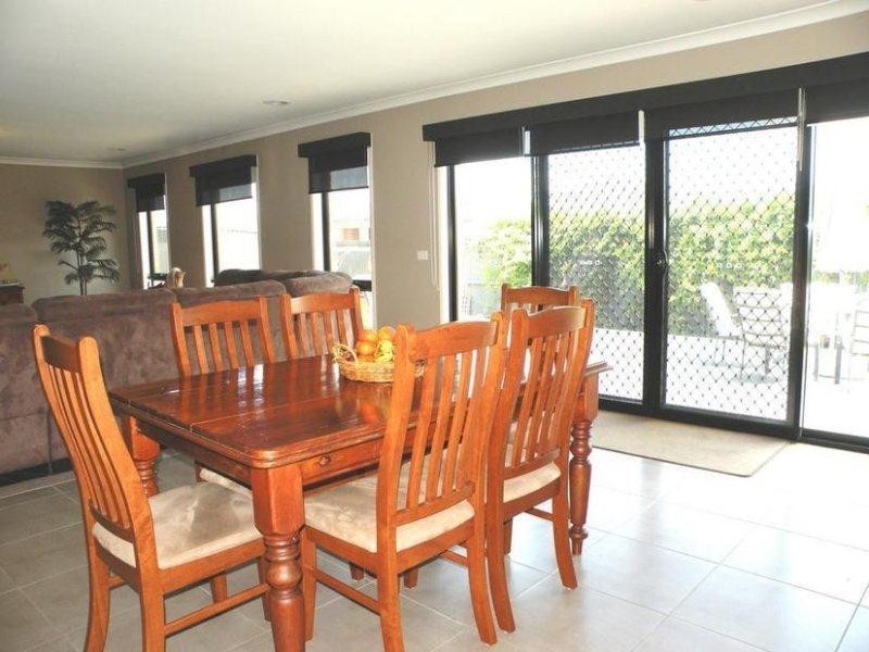 51 Grand Lakes Way, Lara VIC 3212