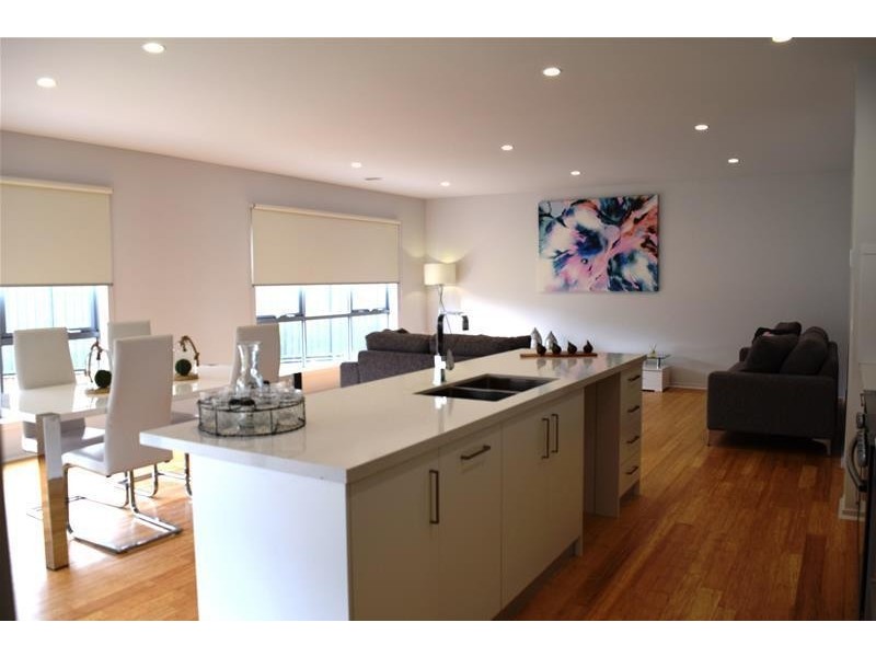 19 Westlakes Boulevard, Lara VIC 3212