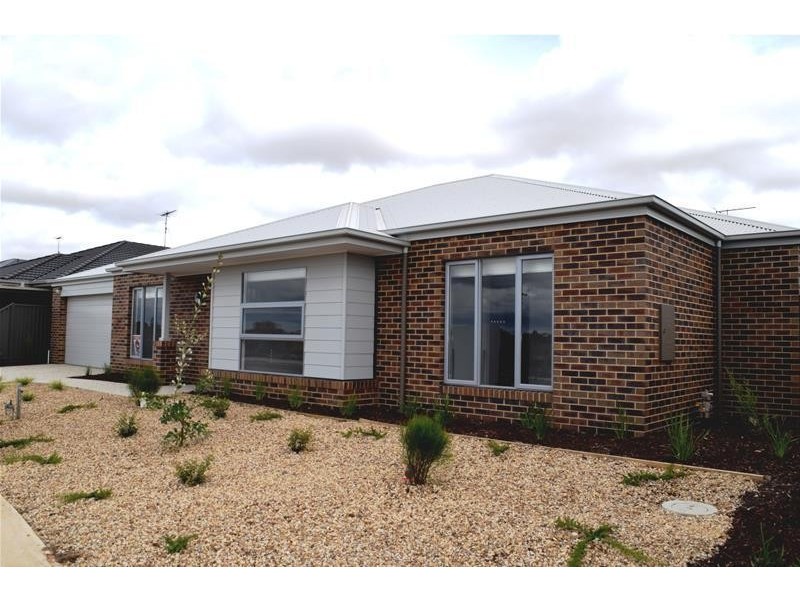 19 Westlakes Boulevard, Lara VIC 3212
