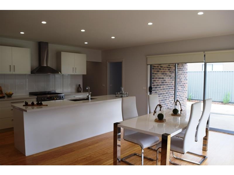 19 Westlakes Boulevard, Lara VIC 3212