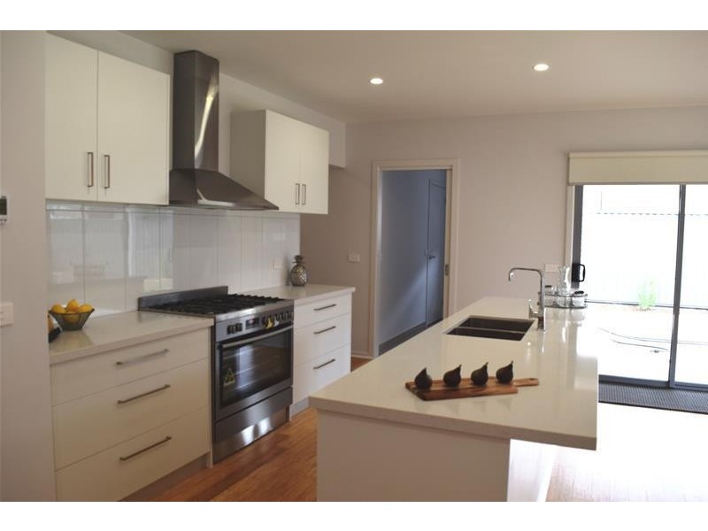 19 Westlakes Boulevard, Lara VIC 3212