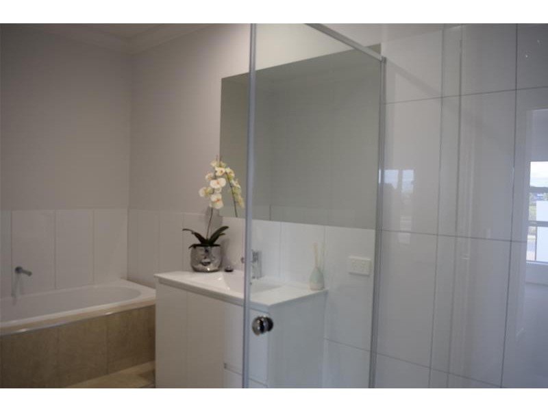 19 Westlakes Boulevard, Lara VIC 3212