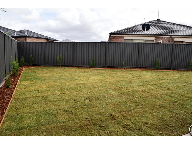 19 Westlakes Boulevard, Lara VIC 3212