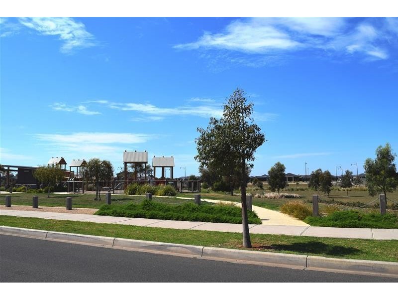 19 Westlakes Boulevard, Lara VIC 3212