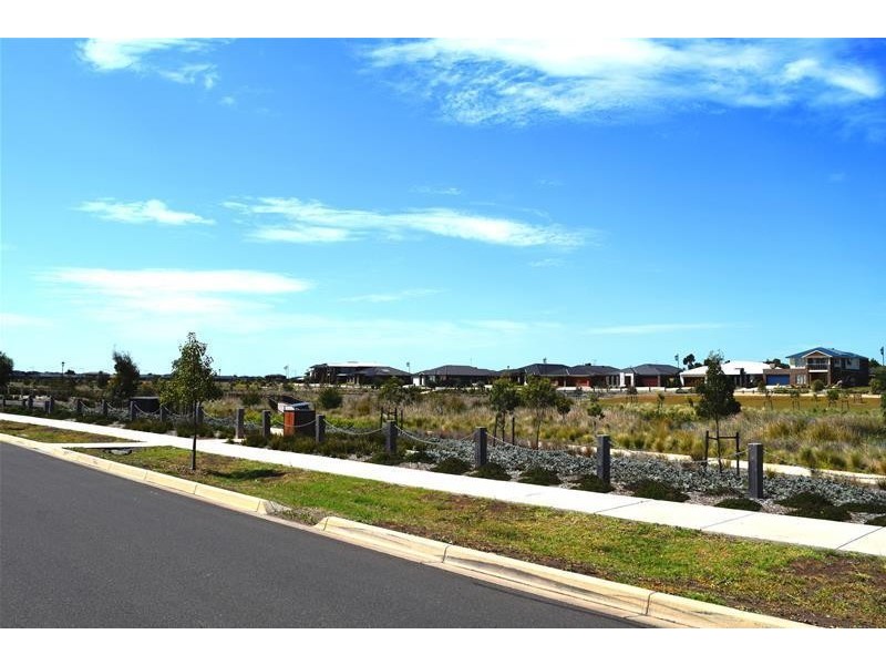 19 Westlakes Boulevard, Lara VIC 3212