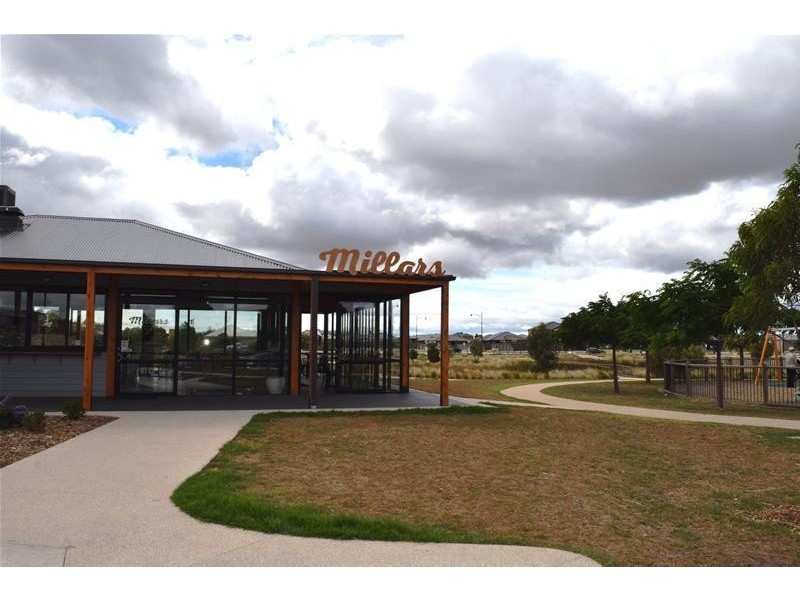 19 Westlakes Boulevard, Lara VIC 3212