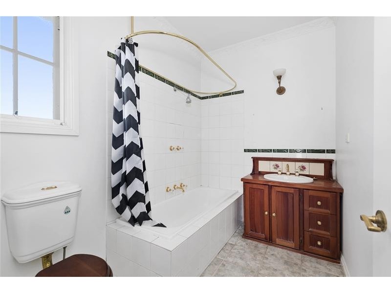 18 Looker Street, Lara VIC 3212