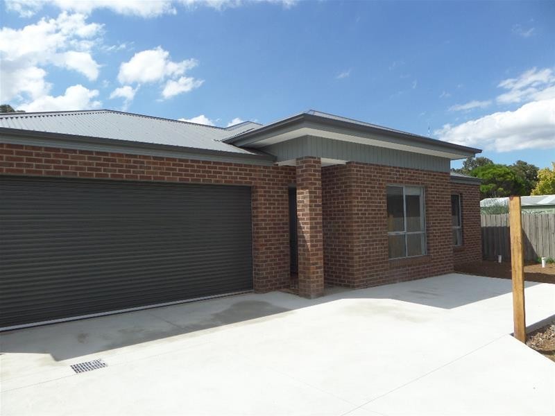 2/70 Smeaton Close, Lara VIC 3212