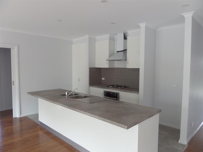 2/70 Smeaton Close, Lara VIC 3212