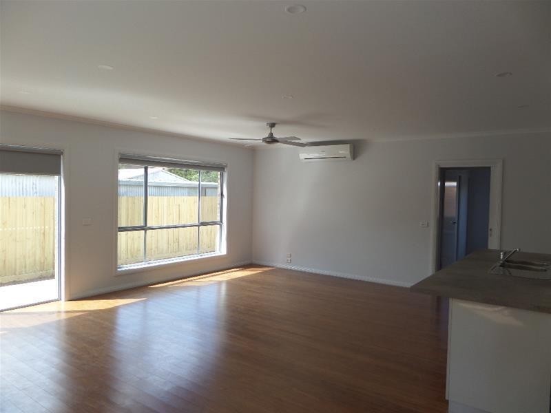 2/70 Smeaton Close, Lara VIC 3212