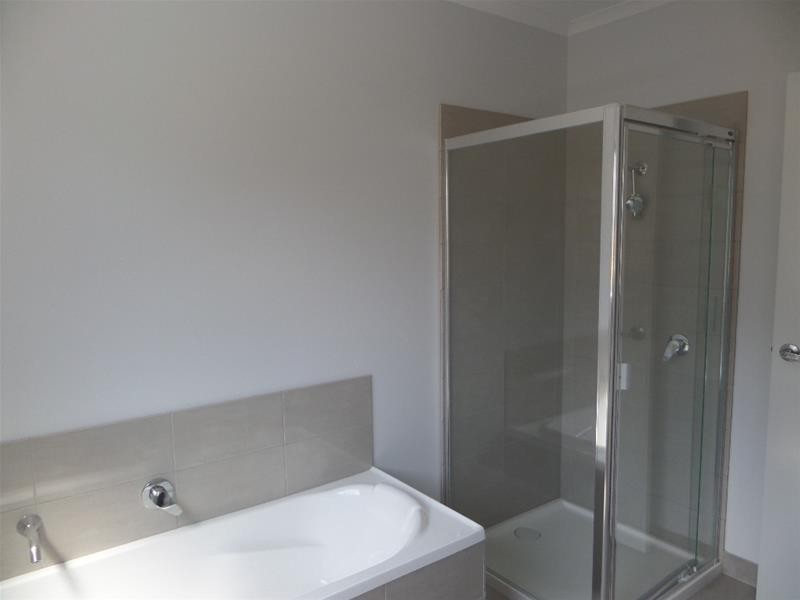 2/70 Smeaton Close, Lara VIC 3212