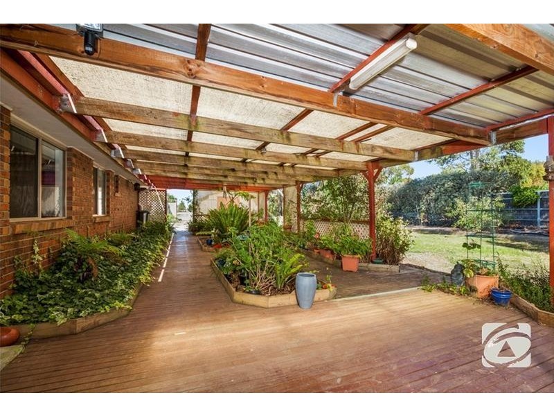 6 Wongalea Drive, Lara VIC 3212