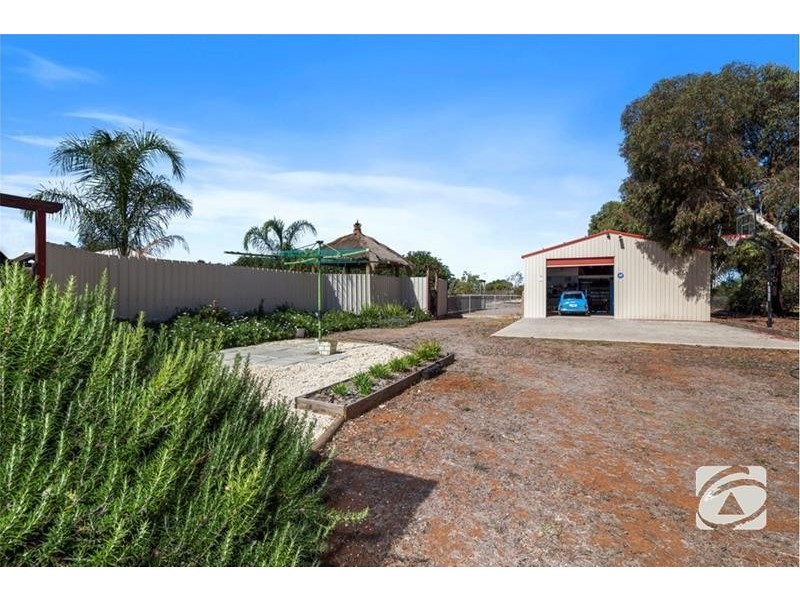 6 Wongalea Drive, Lara VIC 3212