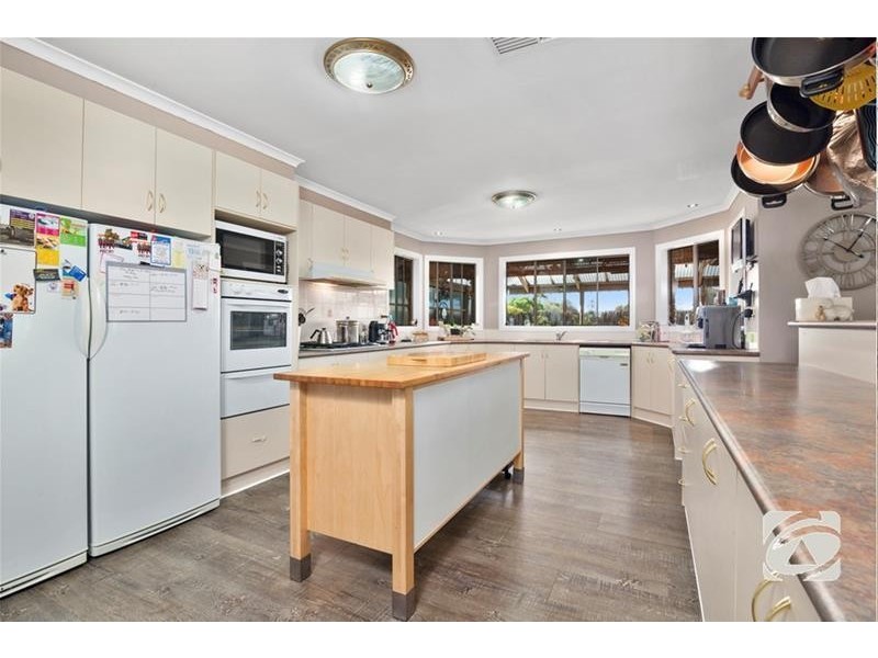 6 Wongalea Drive, Lara VIC 3212