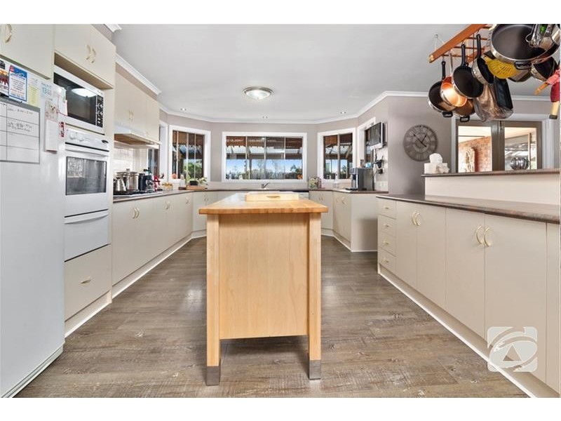 6 Wongalea Drive, Lara VIC 3212