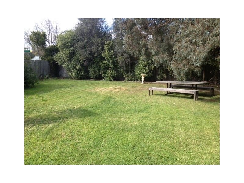 18 Cameron Crescent, Lara VIC 3212