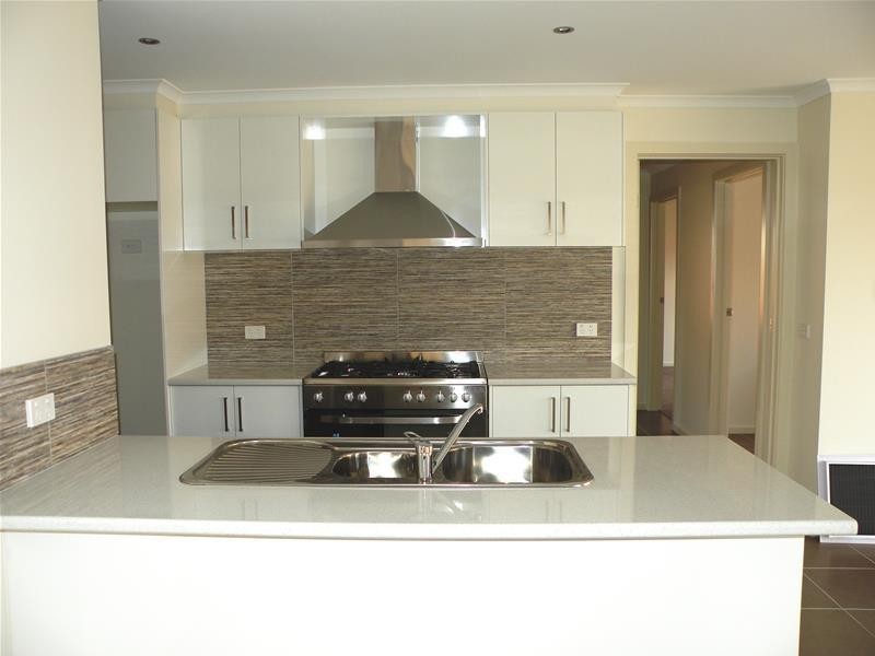 2/24 Bank Street, Lara VIC 3212