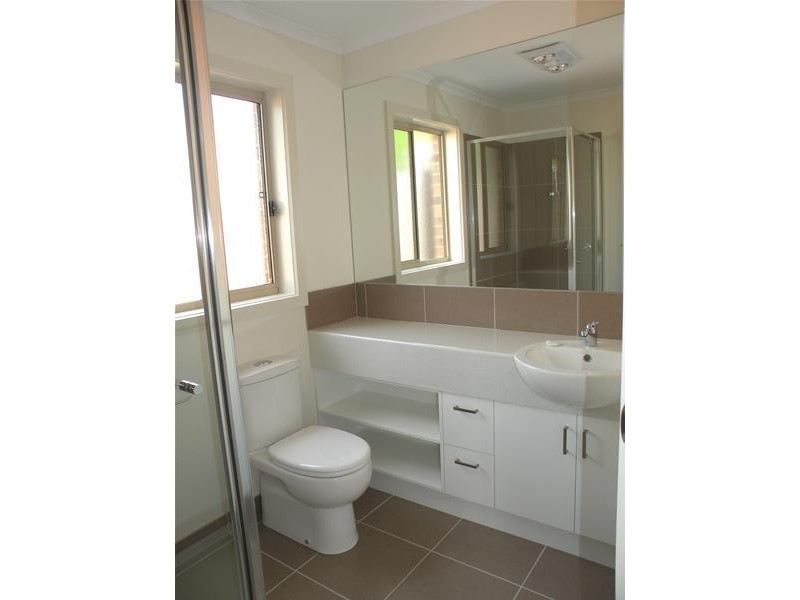 2/24 Bank Street, Lara VIC 3212