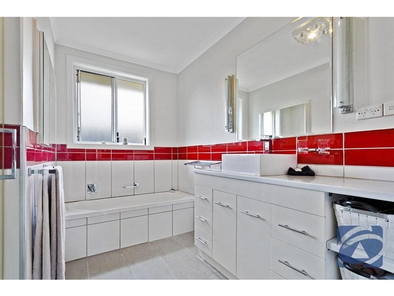 16 Howitt Avenue, Corio VIC 3214