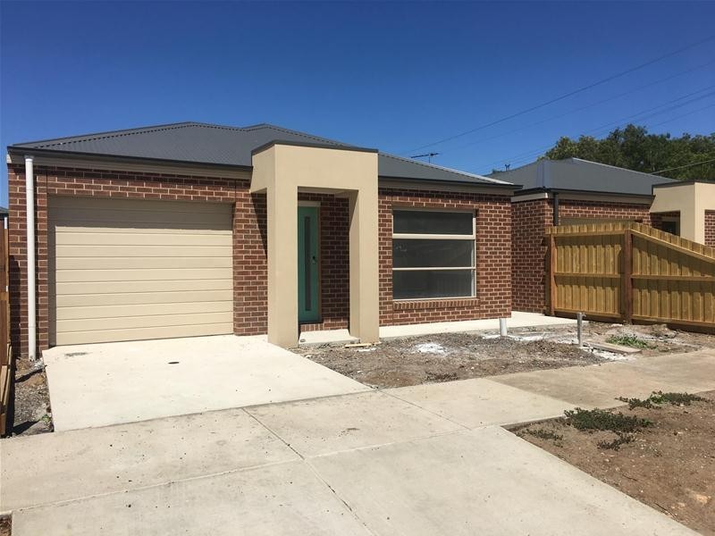 2/2 Martain Avenue, Lara VIC 3212