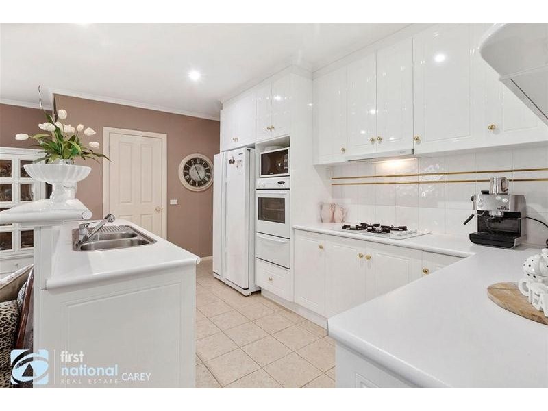 34 Cameron Crescent, Lara VIC 3212