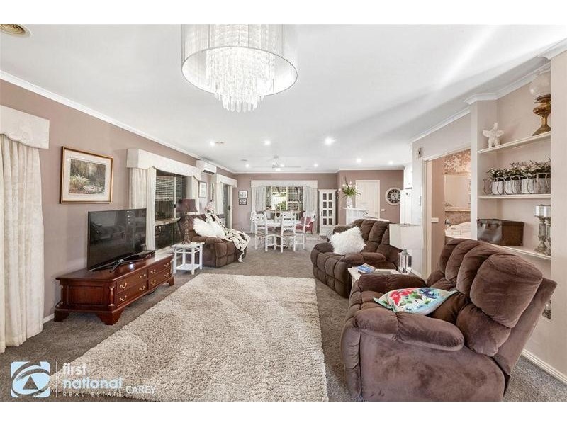 34 Cameron Crescent, Lara VIC 3212