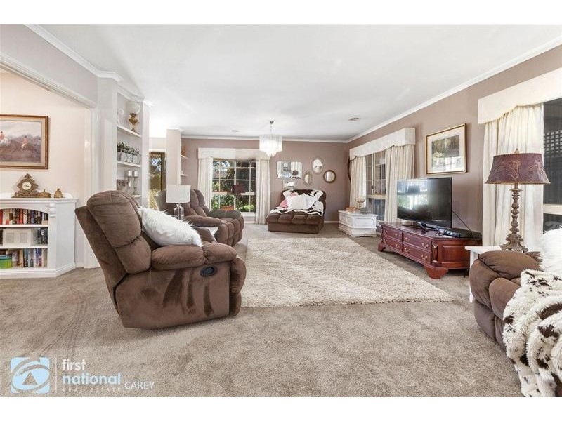 34 Cameron Crescent, Lara VIC 3212