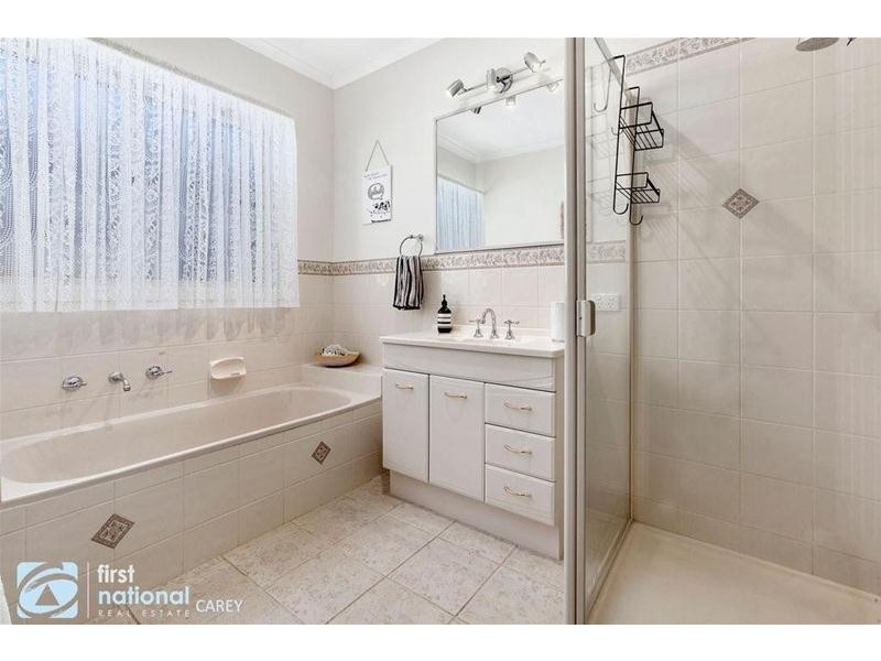 34 Cameron Crescent, Lara VIC 3212