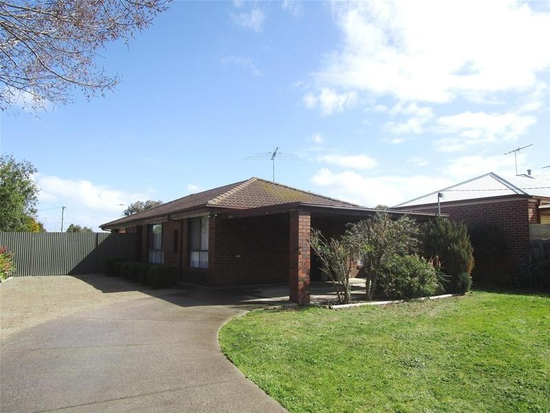 68 Cameron Crescent, Lara VIC 3212