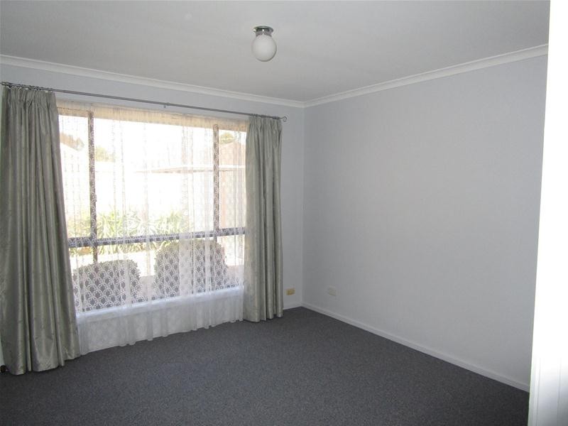 68 Cameron Crescent, Lara VIC 3212