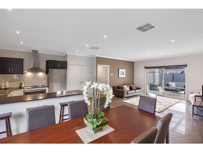 2 Raymond George Place, Lara VIC 3212