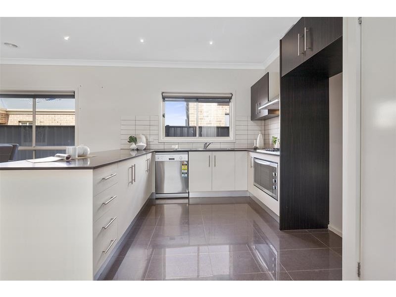 2 Raymond George Place, Lara VIC 3212